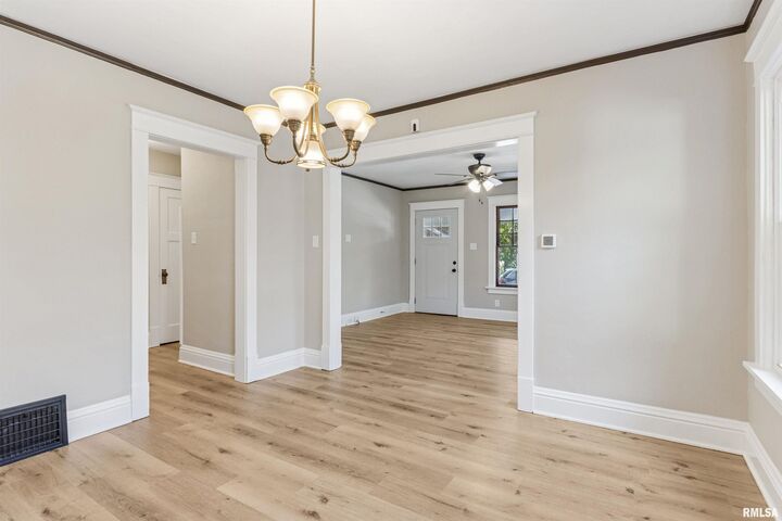 Property Photo: 209 E Spruce Street IL 62704