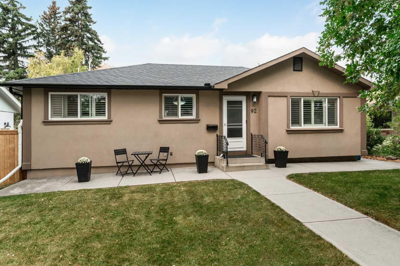 Property Photo:  92 Baker Crescent NW  AB T2L 1R4 