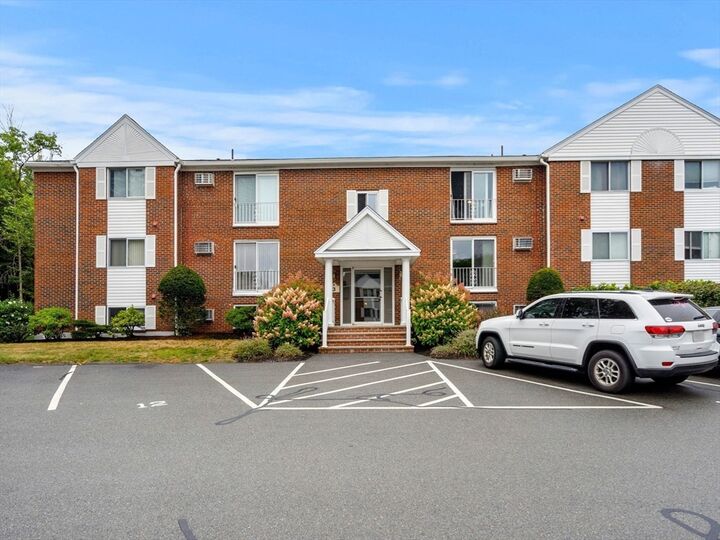 Property Photo: 3 Birchwood Court 102 MA 01913