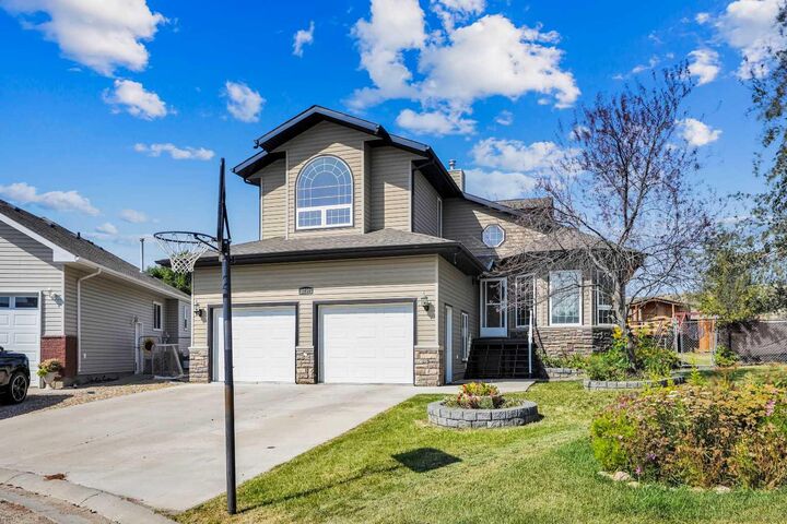 Property Photo:  1230 1 Avenue NW  AB T0J 0Y1 