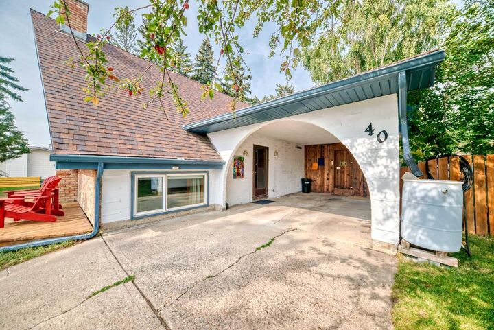 Property Photo:  40 Mountain Street W  AB T1S 1G7 