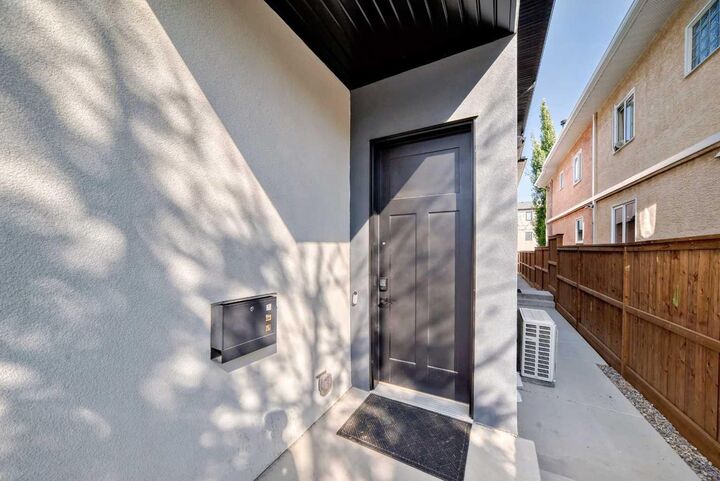 Photo de la propriété: 3512 15 Street SW 3 AB T2T 4A3