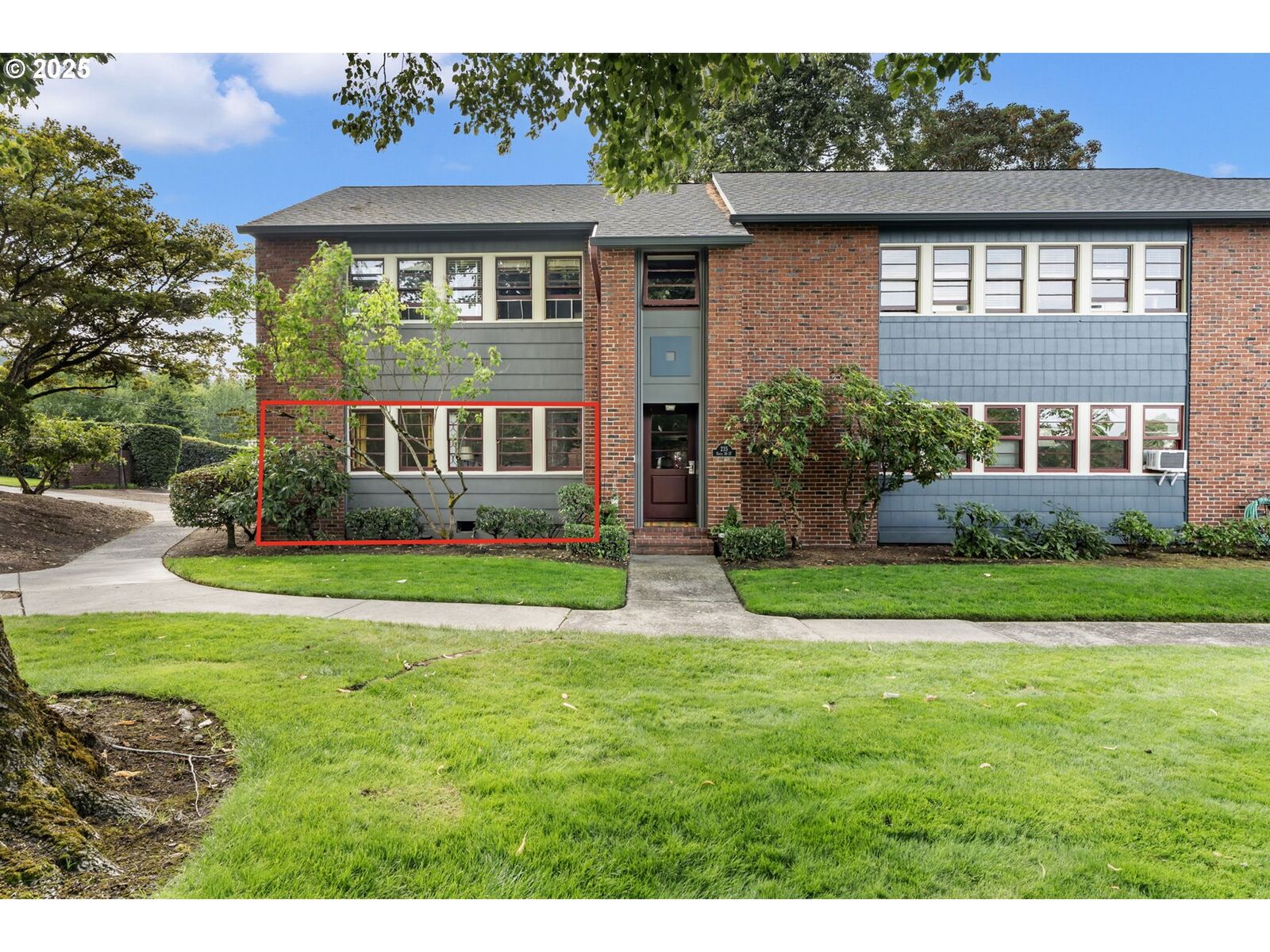 Property Photo: 235 NE 61st Ave 36 OR 97213