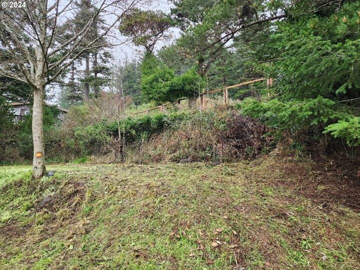 Property Photo:  11th St 2601  OR 97465 