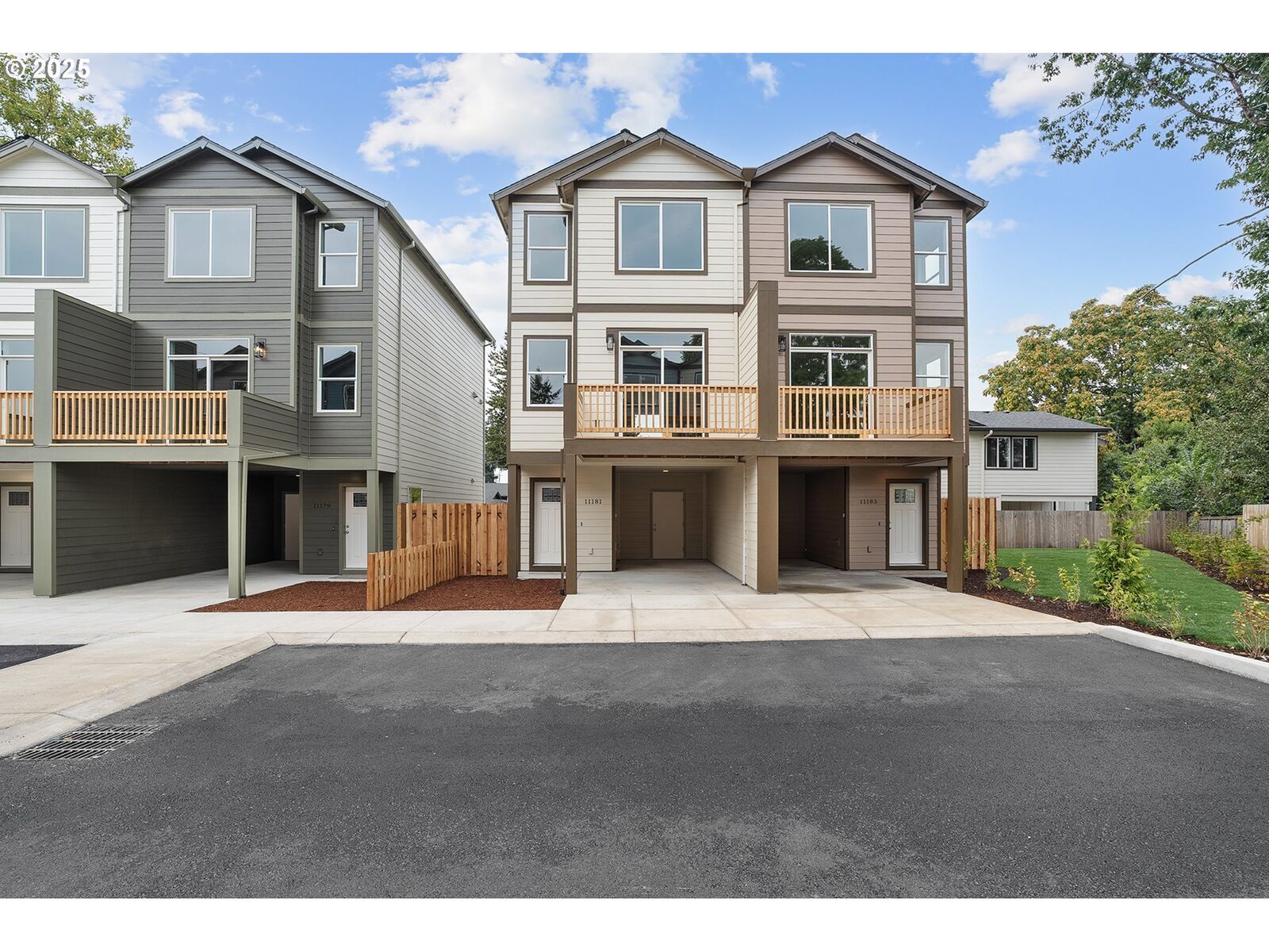 Property Photo: 11181 SE Stark St OR 97216