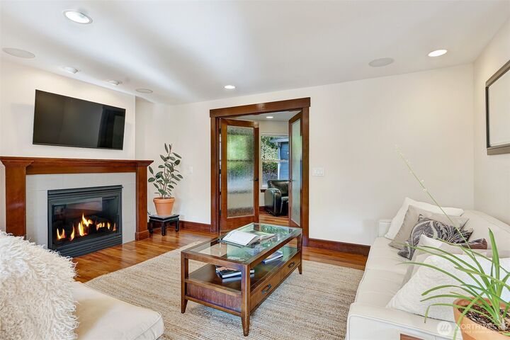 Property Photo: 4034 NE 195th Street WA 98155