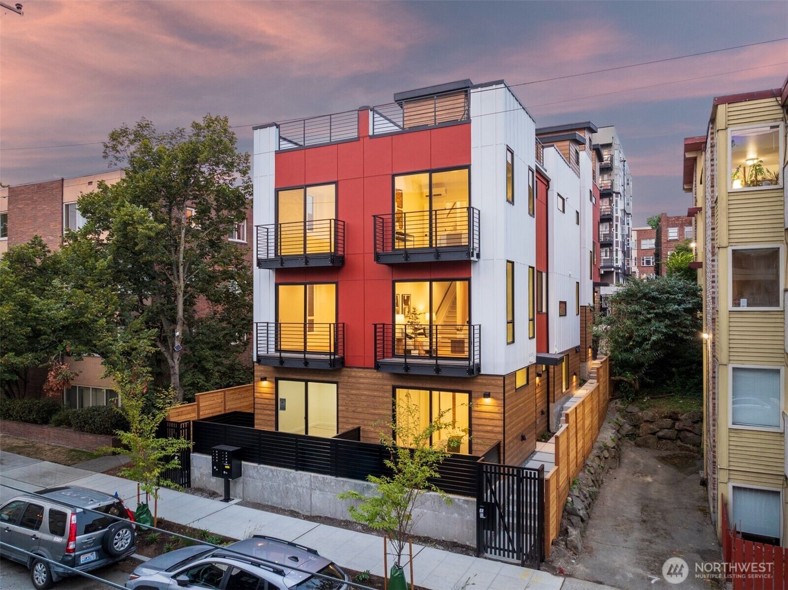 Property Photo: 318 F Bellevue Avenue E WA 98102