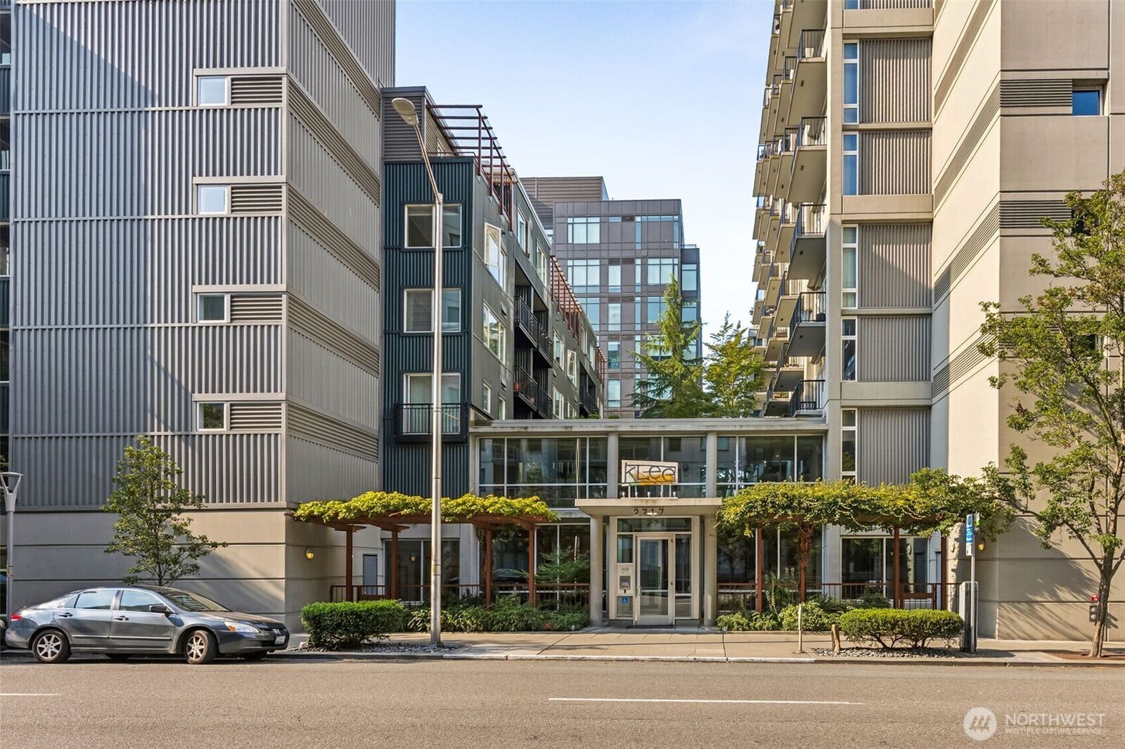 Property Photo:  2717  Western Avenue 7016  WA 98121 