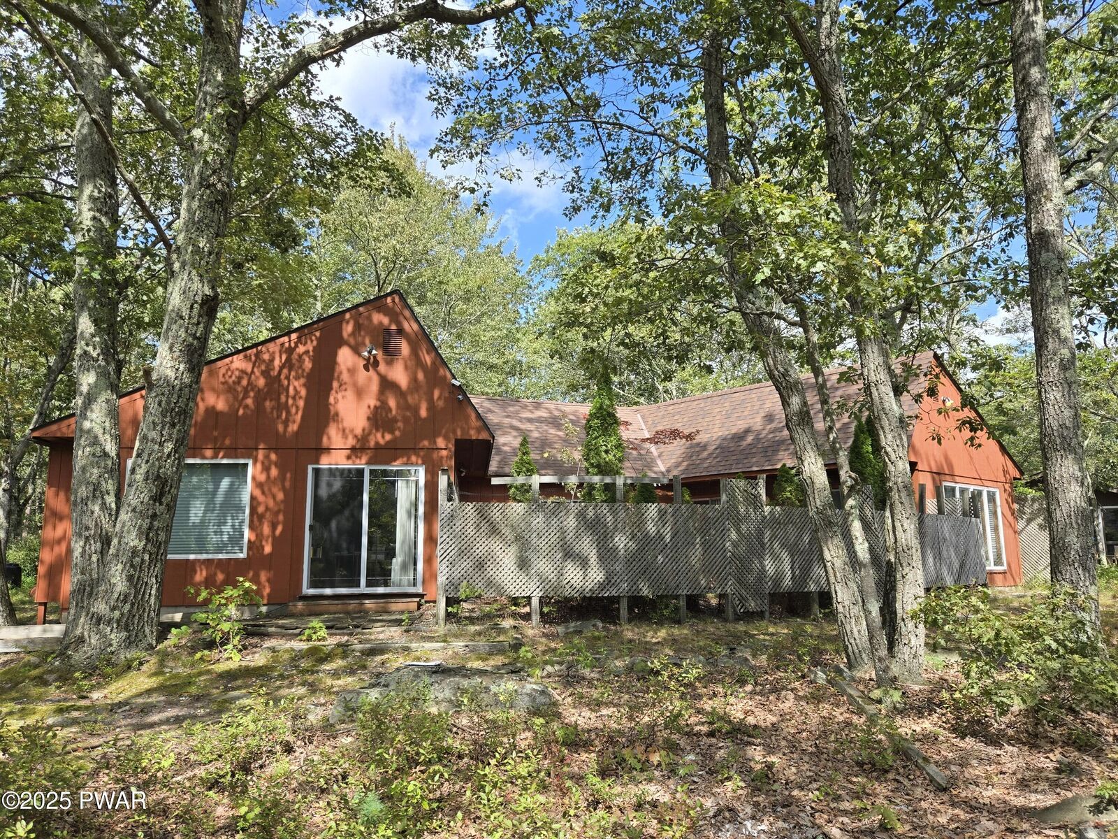 Property Photo: 806 Rimrock Court PA 18428