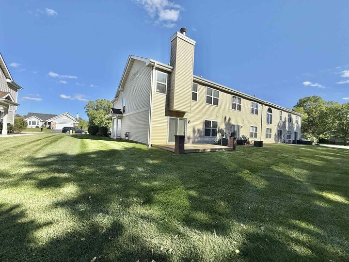 Property Photo: 9008 Leicester Way IL 61073