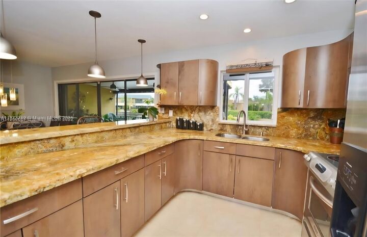 Property Photo:  15915 Kingsmoor Way  FL 33014 