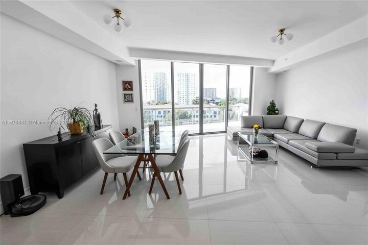Property Photo: 3250 NE 188th St 502 FL 33180
