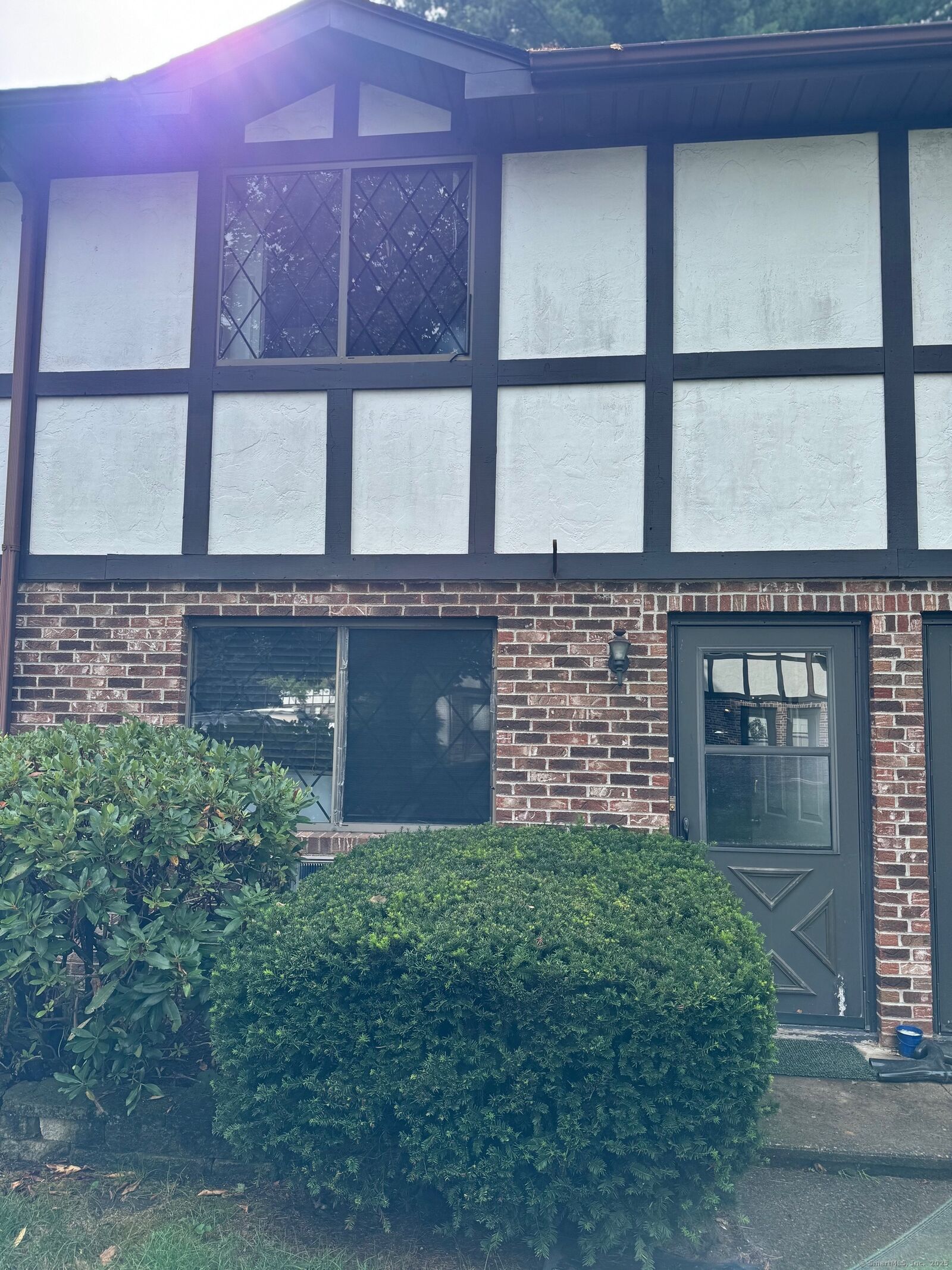 Property Photo:  2 Branch Road Apt 6F  CT 06787 