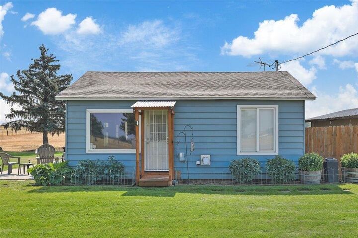 Property Photo:  6024 S Craig Rd  WA 99022 