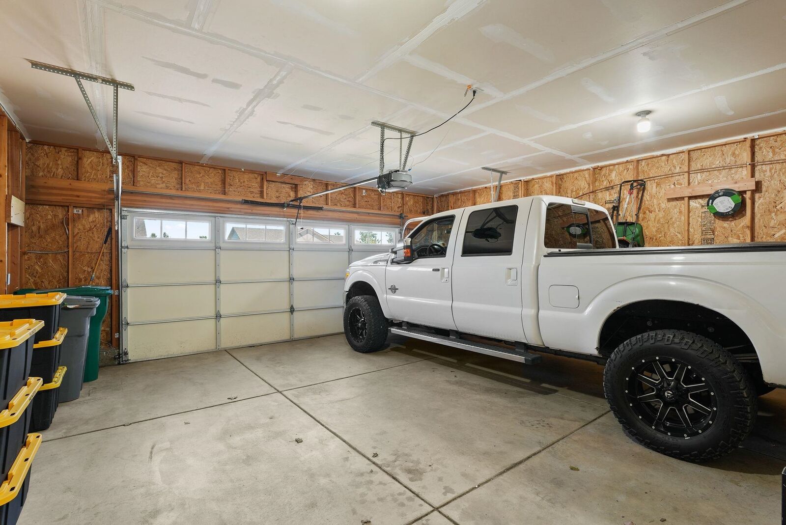 Property Photo:  1402 E Sawgrass Ln  WA 99006 