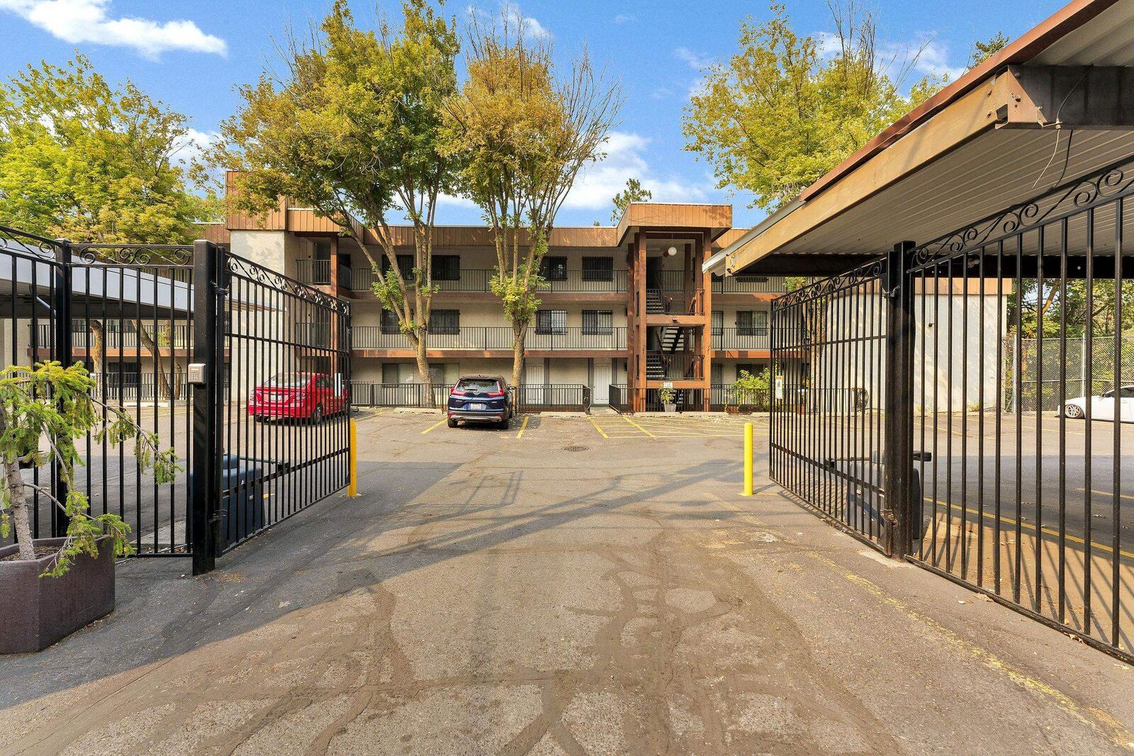 Property Photo:  1111 W 6th Ave 401  WA 99204 