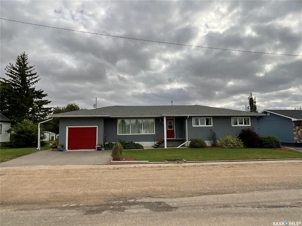 Property Photo:  313 1st Street S  SK S0K 4P0 