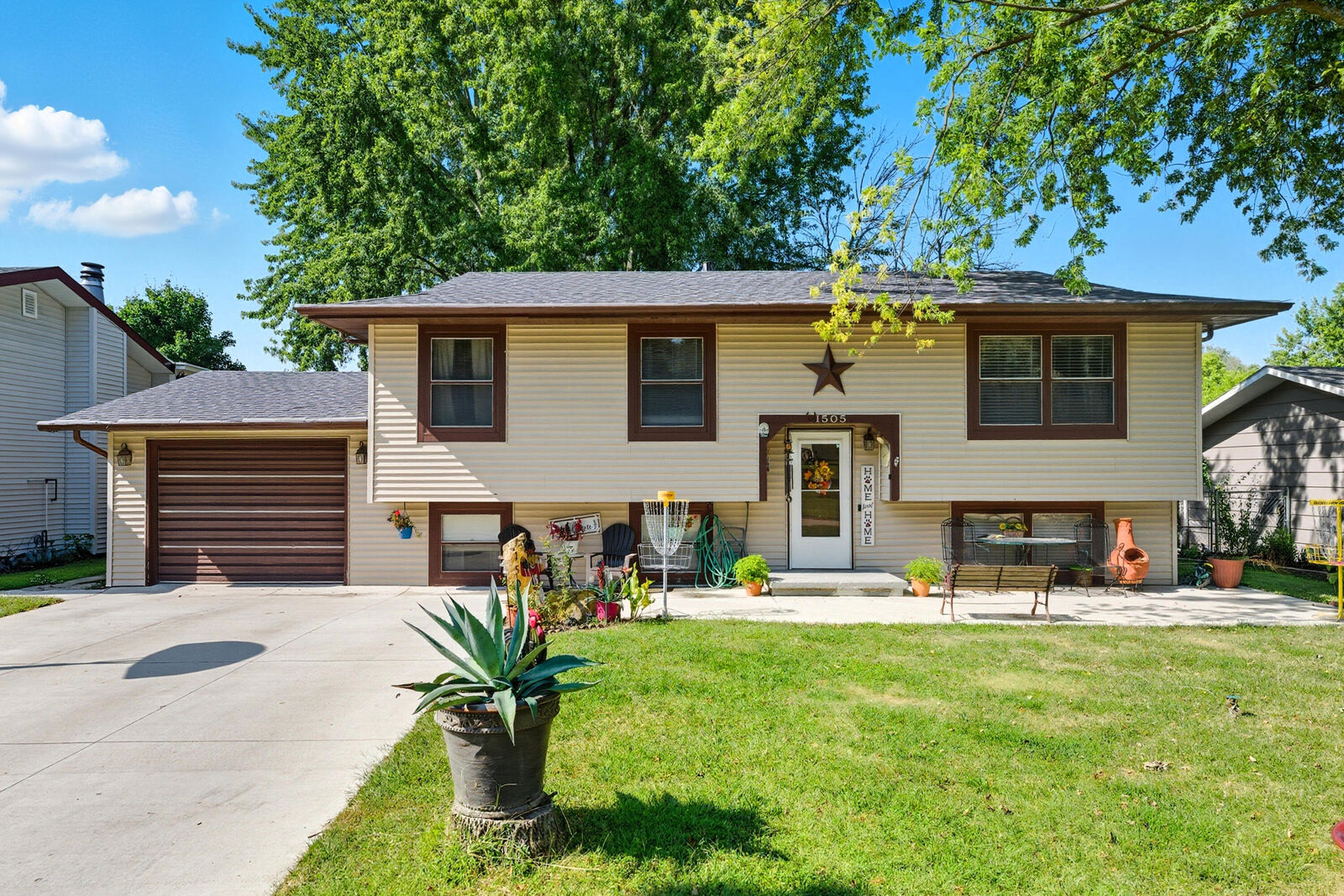 Property Photo: 1505 Teresa Drive IA 50022