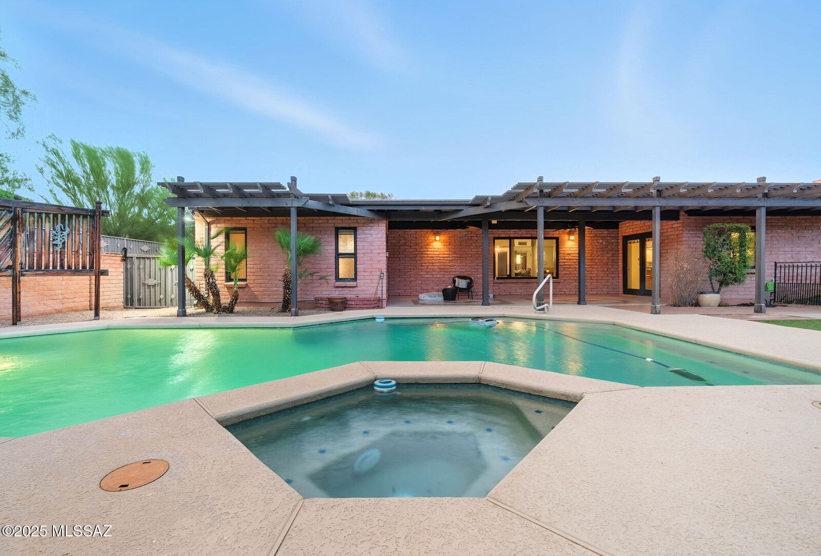Property Photo:  8470 E Crestridge Drive  AZ 85750 