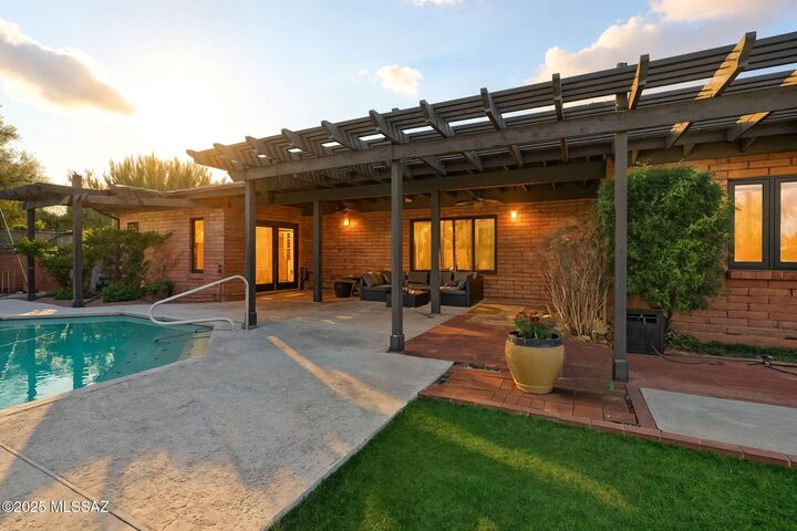 8470 E Crestridge Drive  Tucson AZ 85750 photo