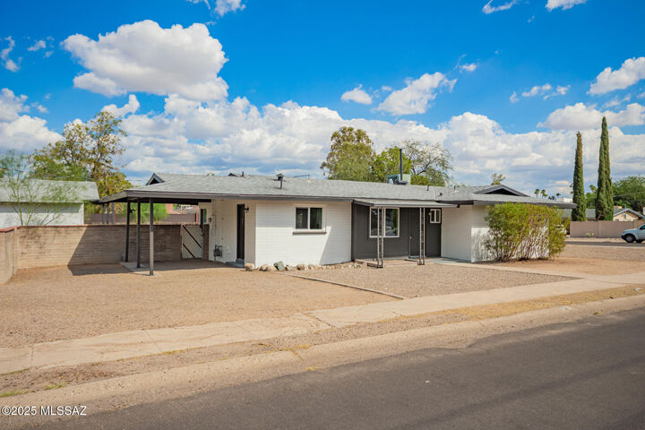 Property Photo:  802 N Jefferson Avenue  AZ 85711 