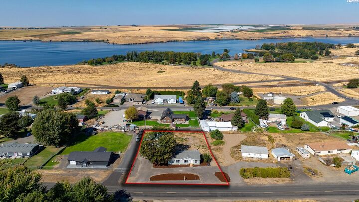 Property Photo: 211 Harbor Blvd WA 99323