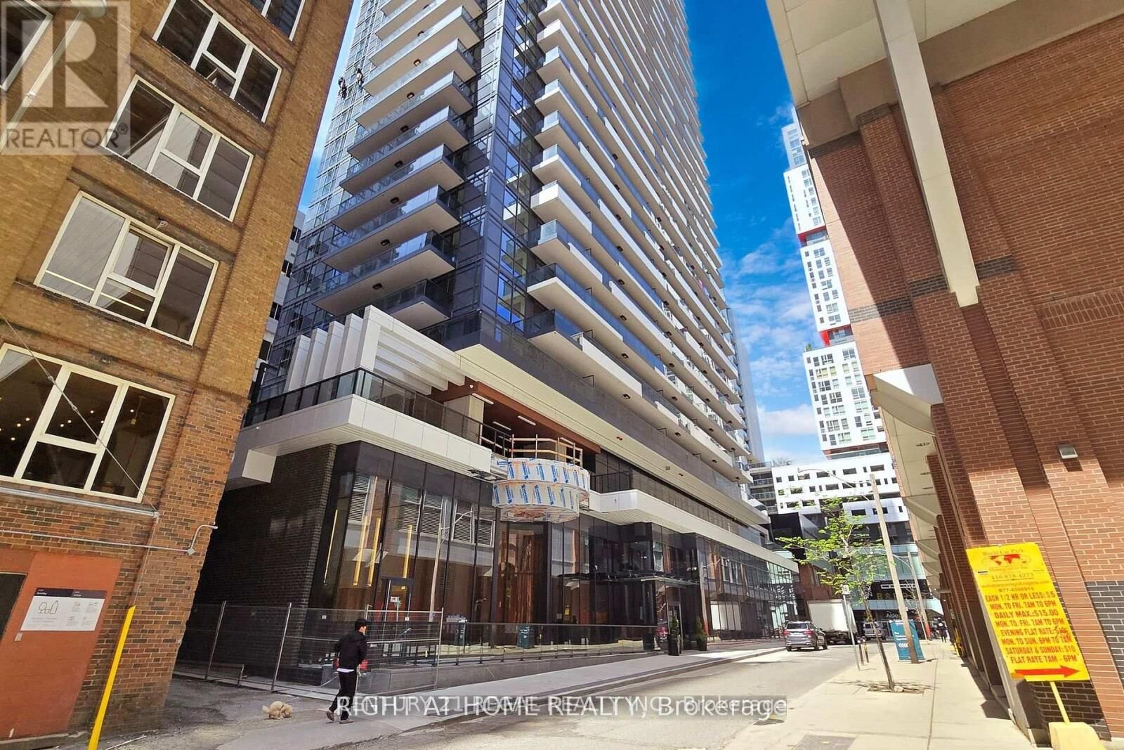 Property Photo:  38 Widmer Street 811  ON M5V 0P7 