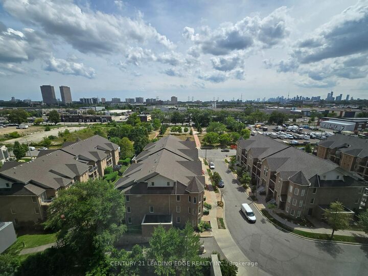 Property Photo: 35 Brian Peck Crescent 914 ON M4G 0A5