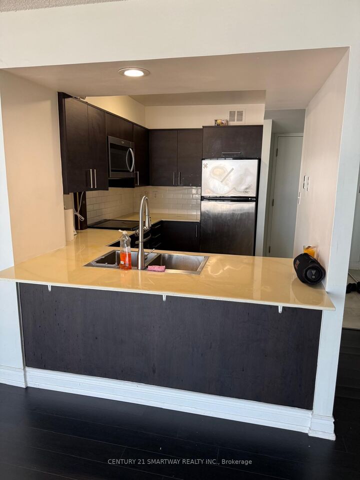 Photo de la propriété: 50 Eglinton Avenue 605 ON L5R 3P4