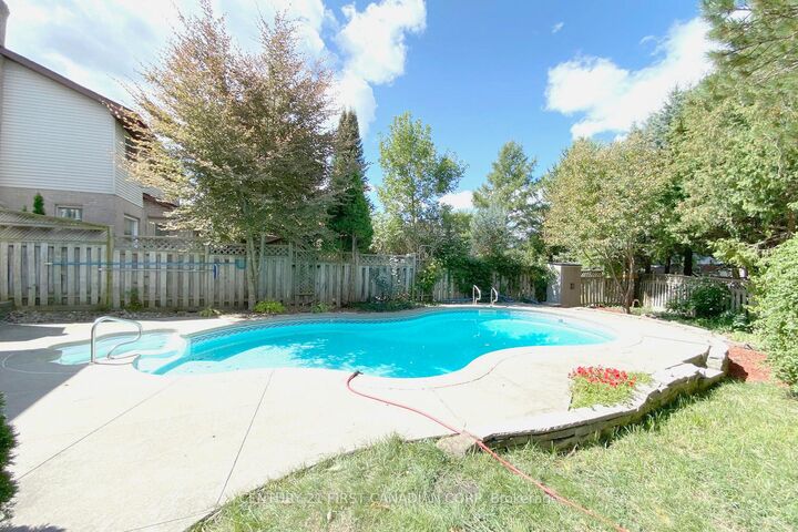 Property Photo:  1030 Aurora Court  ON N6G 4N6 