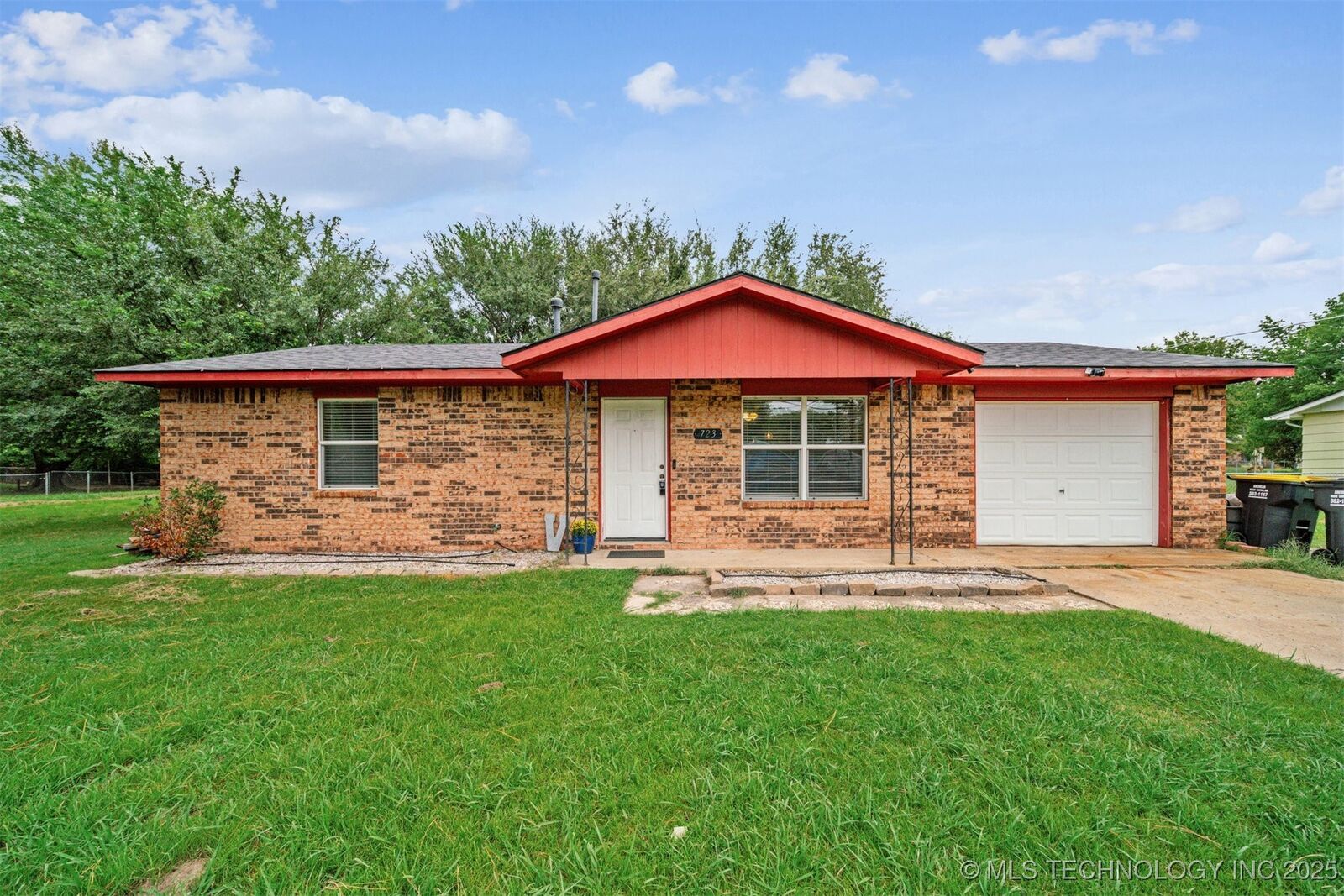 Property Photo:  723 N Division Street  OK 74429 