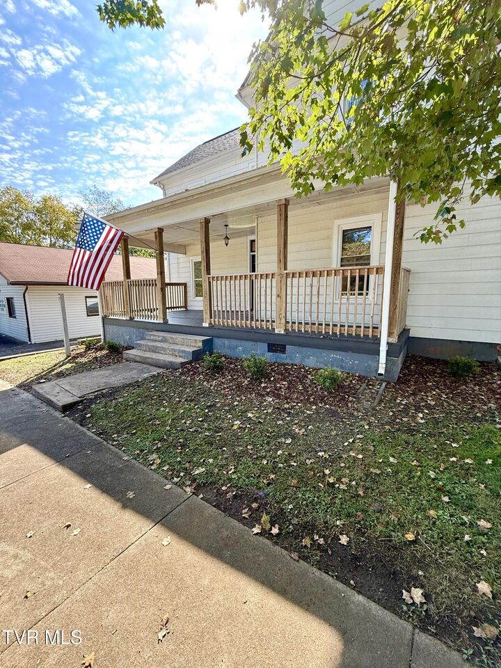 Property Photo:  326 Main Street  TN 37618 