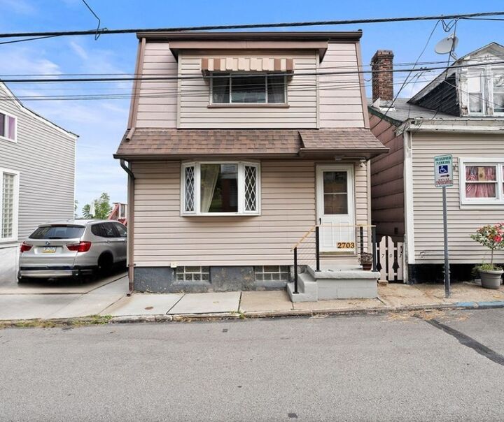 Property Photo: 2703 Burham St PA 15203