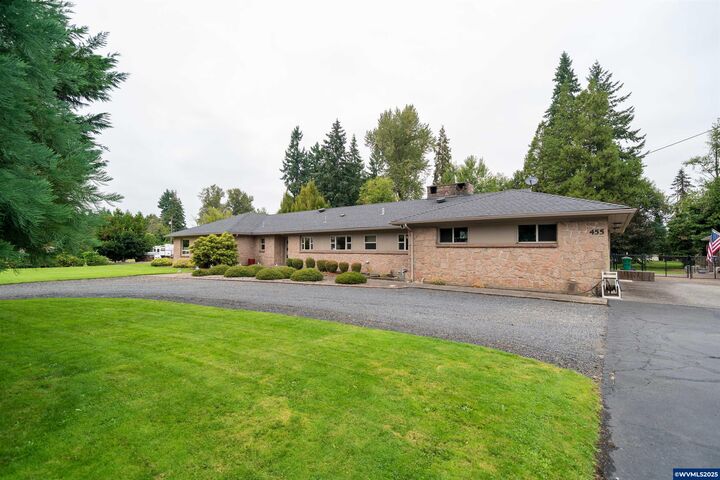 Property Photo: 455 W High St OR 97383