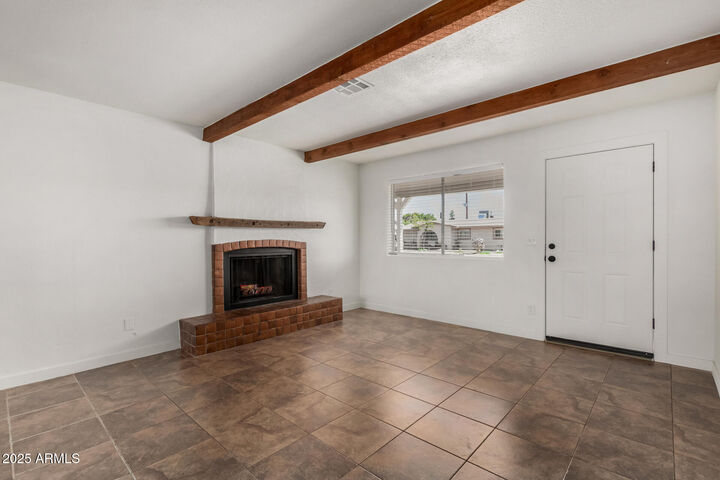 Property Photo: 4640 W Caron Street AZ 85302