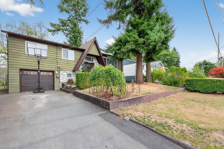 Photo de la propriété: 11677 81A Avenue BC V3C 2A8