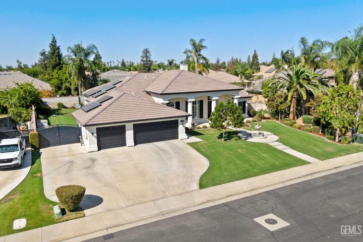 Property Photo: 13010 Fall River Place CA 93314