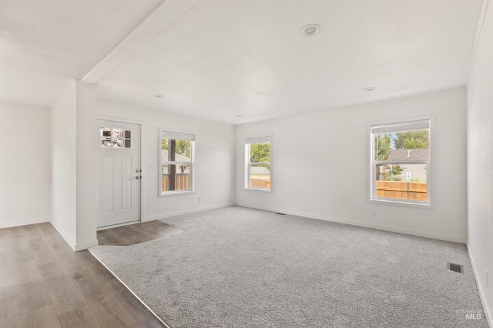 Property Photo:  1315 2nd St N  ID 83687 