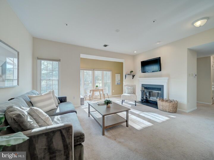 Property Photo: 2708 Summerview Way 204 MD 21401