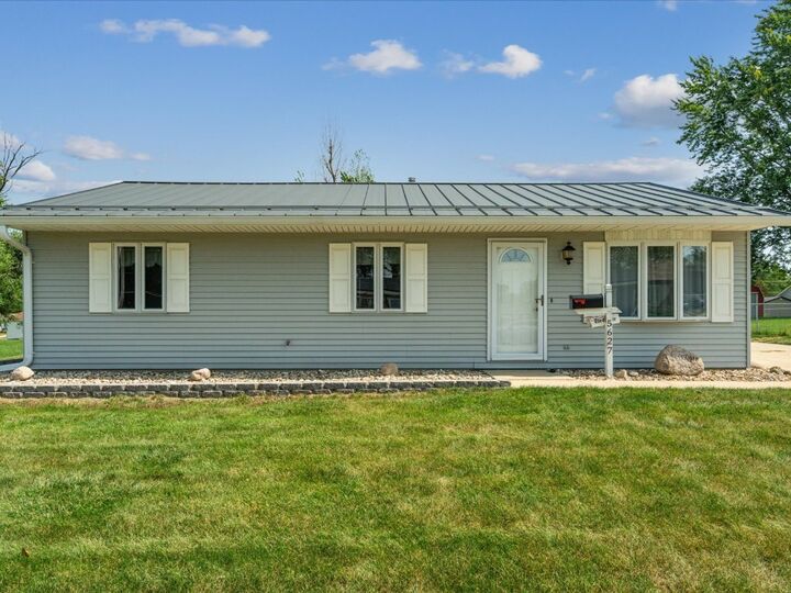 5627 Colorado Dr SW  Cedar Rapids IA 52404 photo