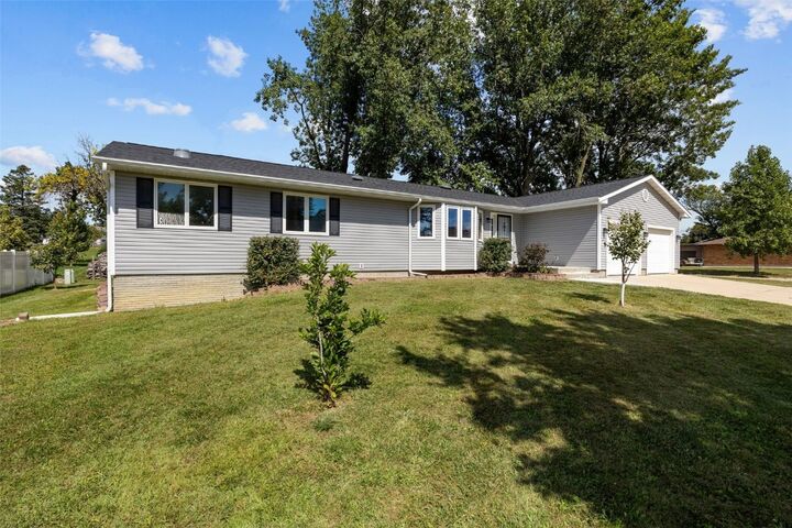 Property Photo:  3010 28th Avenue SW  IA 52404 
