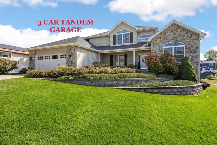 4000 Majestic Court NE  Cedar Rapids IA 52411 photo