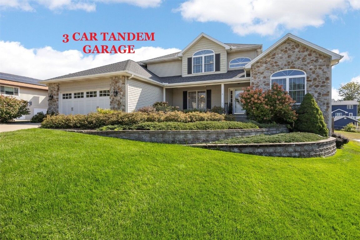 Property Photo:  4000 Majestic Court NE  IA 52411 
