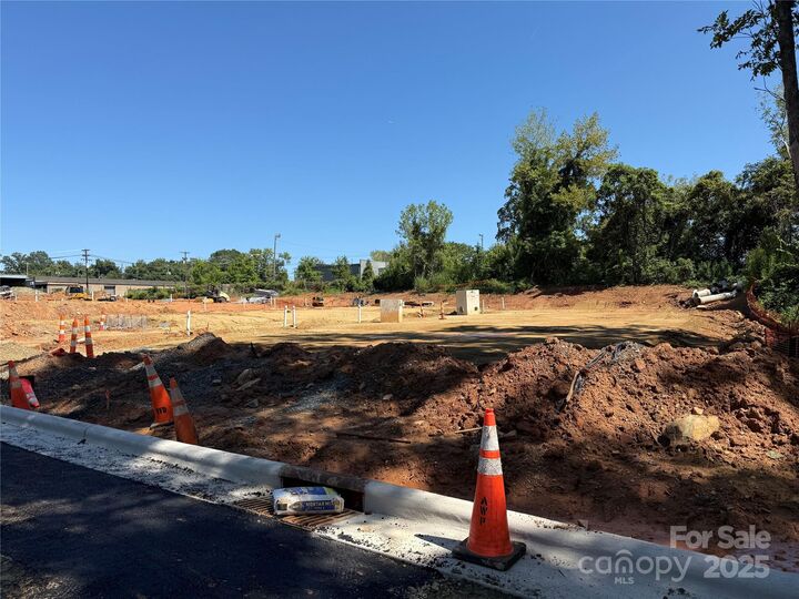Property Photo:  2801 Clyde Drive  NC 28208 