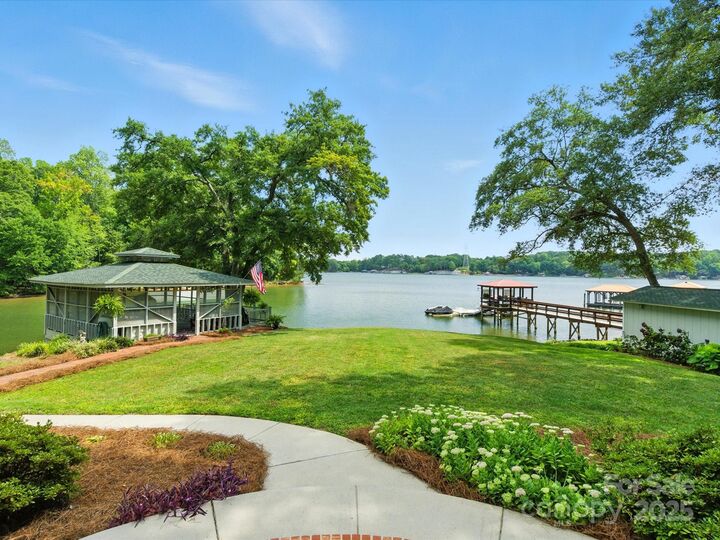 Property Photo:  703 Island Point Road  NC 28120 