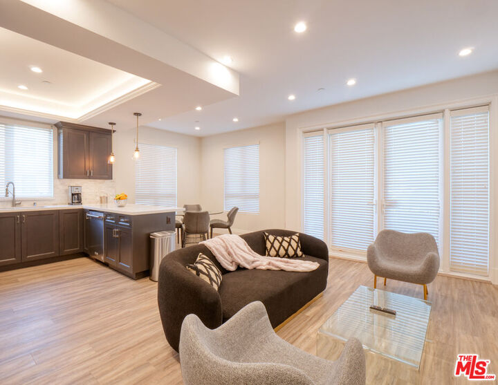 Property Photo:  8700 Chalmers Dr  CA 90035 