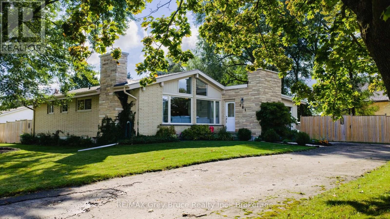 Property Photo: 161 1st Avenue North ON N0H 2N0