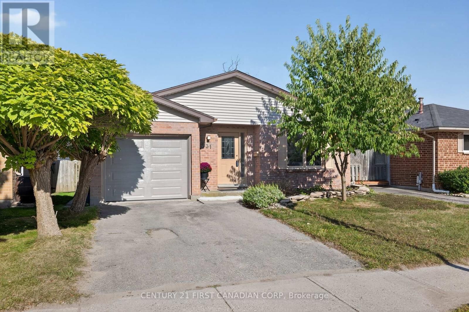 Property Photo:  231 Portsmouth Crescent East  ON N5V 4C9 