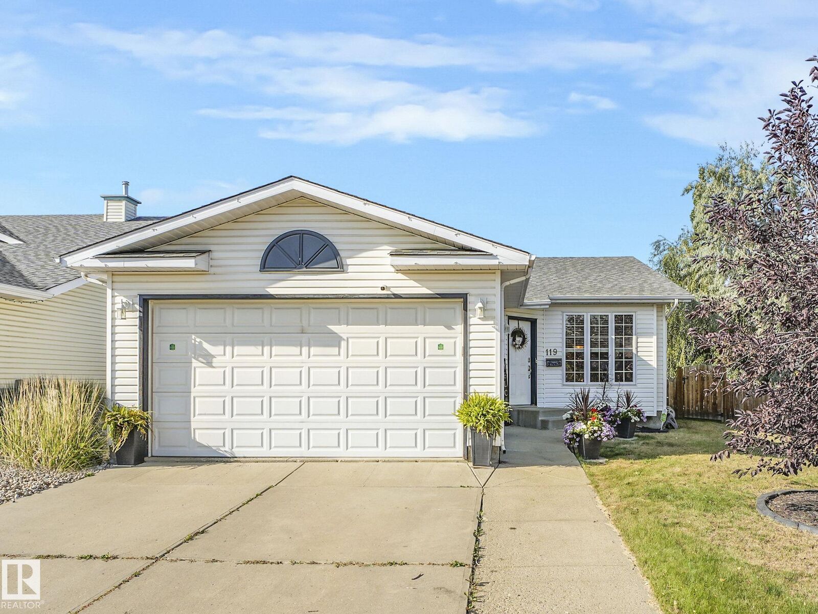 Property Photo:  119 Deer Ridge Drive  AB T8N 6G7 