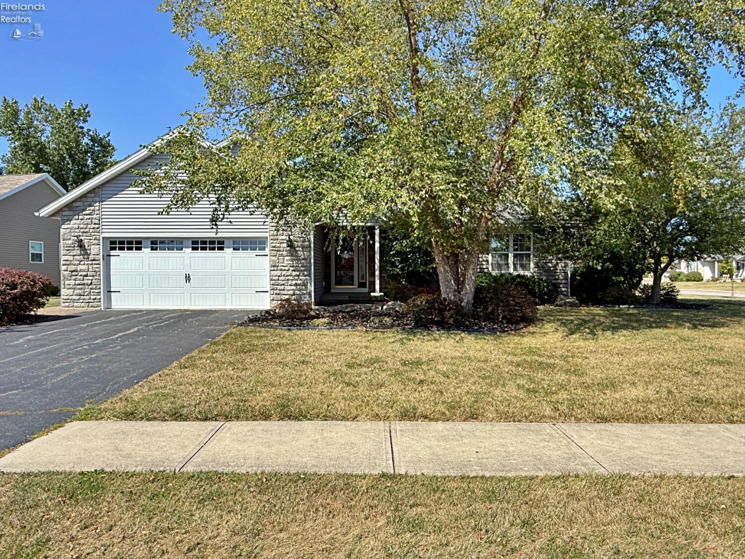 Property Photo:  1000 Tarra Oaks  OH 45840 